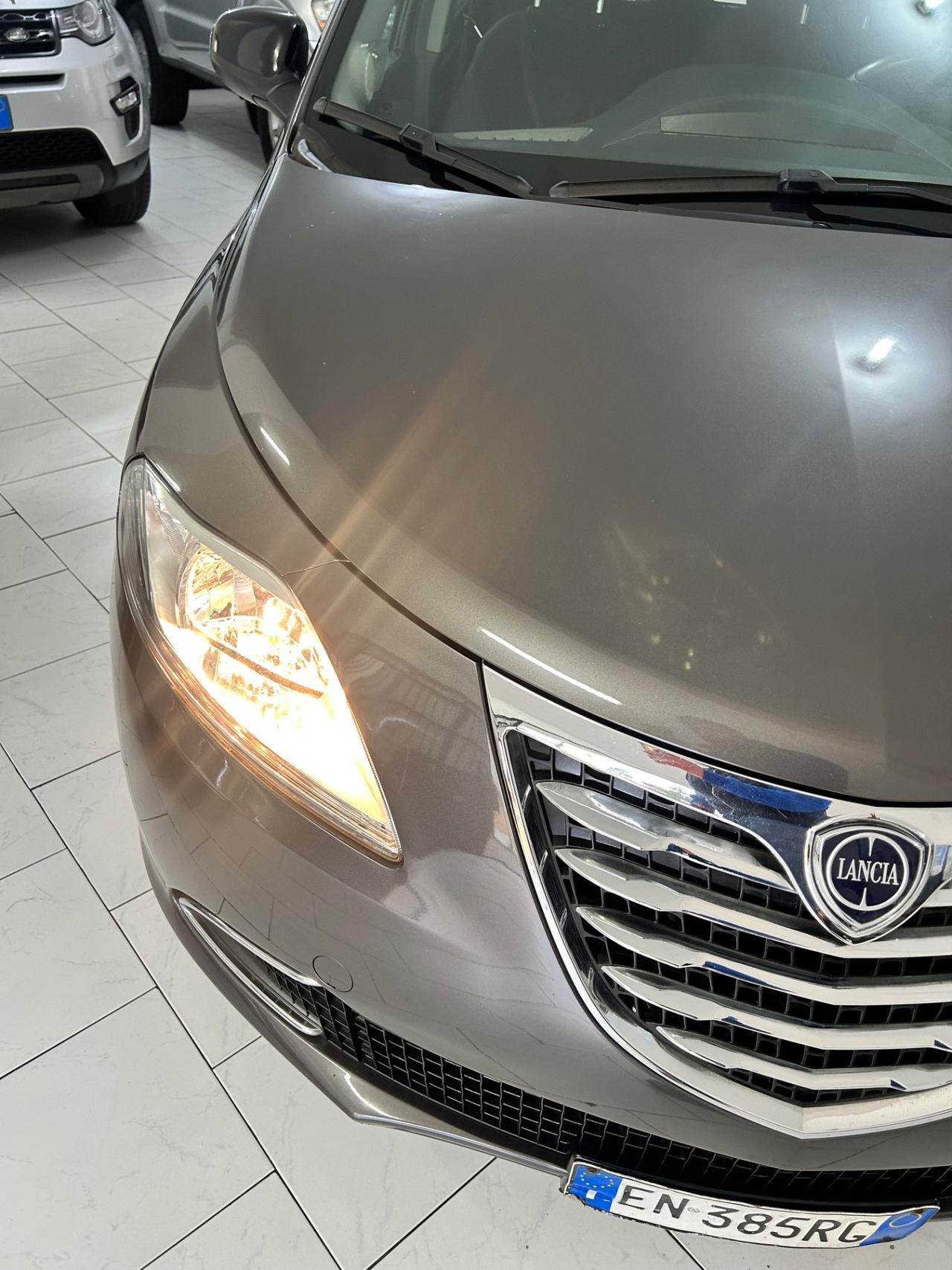 Lancia Ypsilon 1.2 69 CV 5 porte S&S Platinum