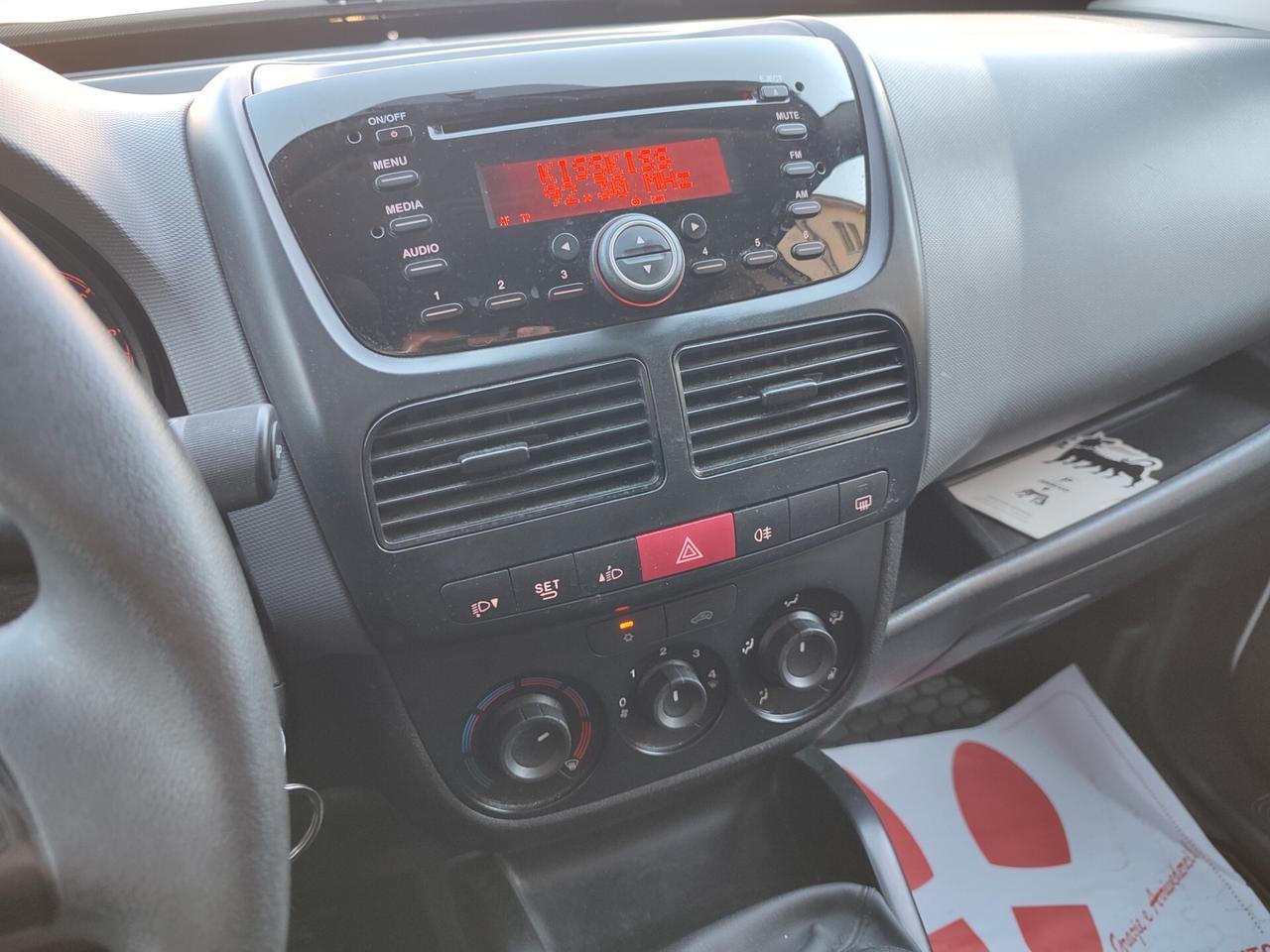 OPEL COMBO 1.4BENZINA 2017 EURO6B PEDANA DISABILI ELETTRICA