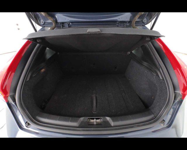 VOLVO V40 Cross Country D2 Pro