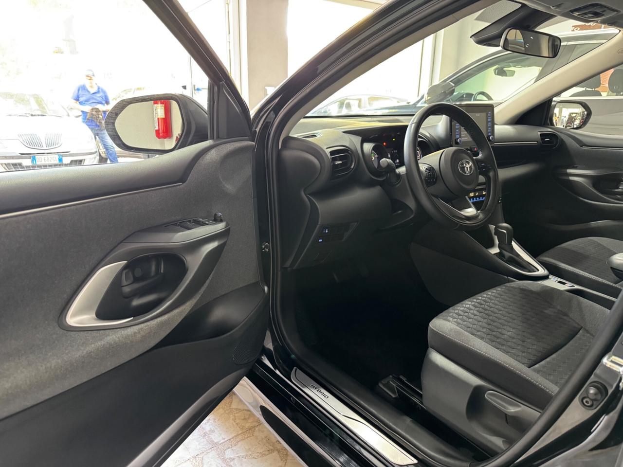 Toyota Yaris 1.5 Hybrid Trend Aziendale