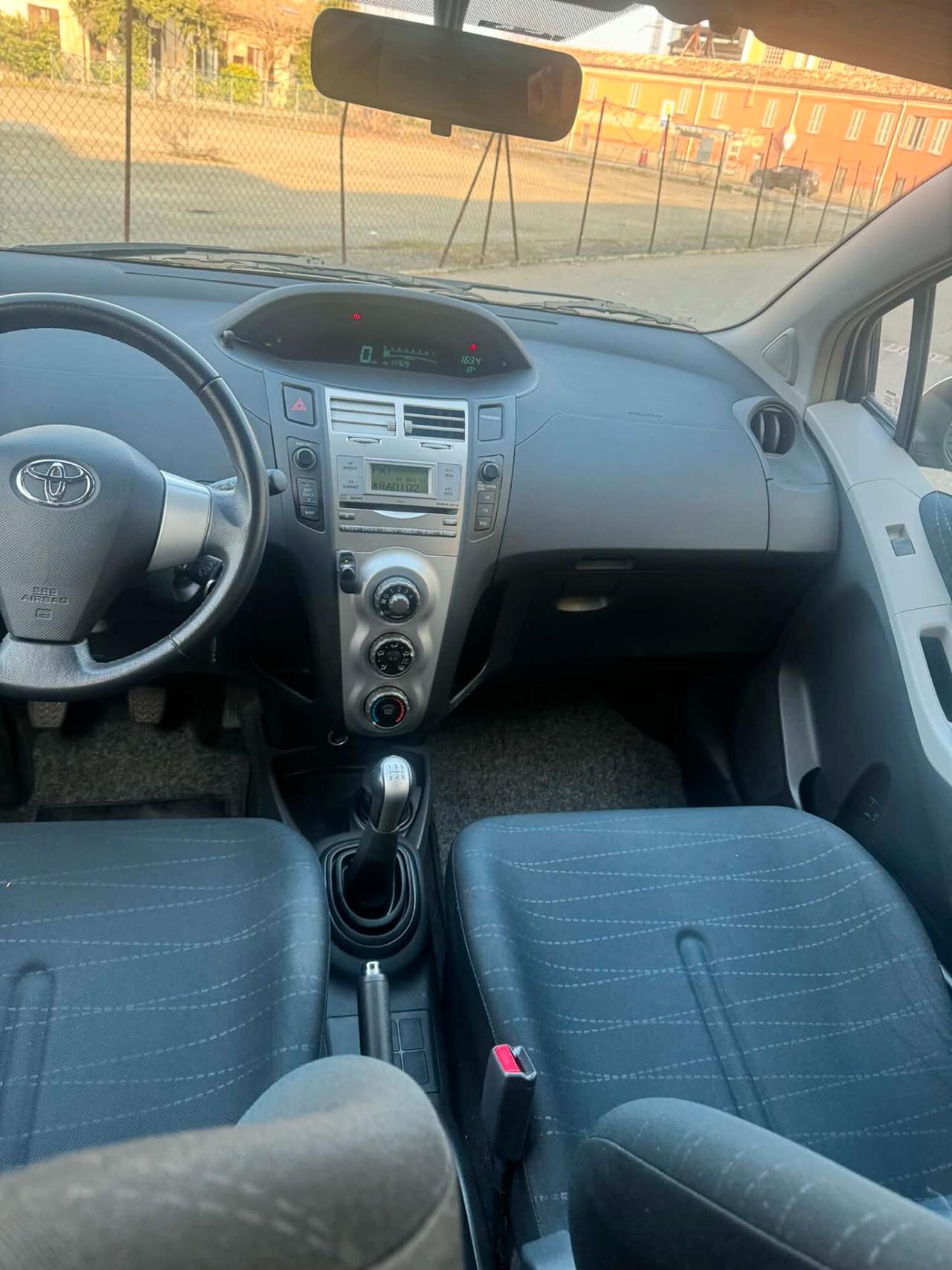 Toyota Yaris 1.3 Benzina 117.000 Km 5 porte