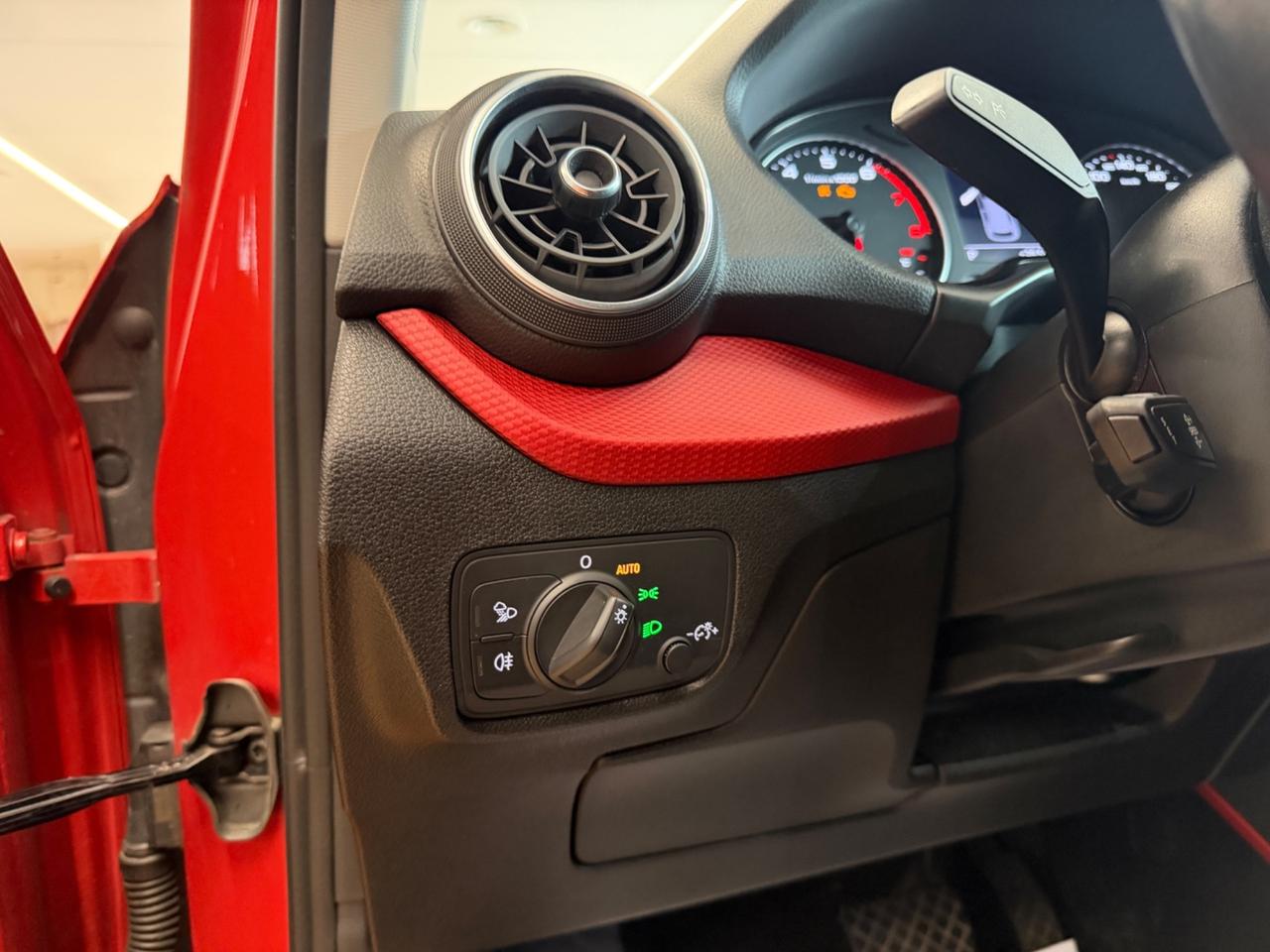 Audi Q2 30 TFSI Business Design Gancio Traino