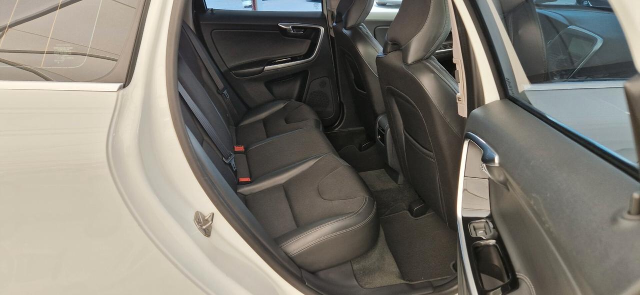 Volvo XC60 D3 2.0D 150cv Geartronic R-design