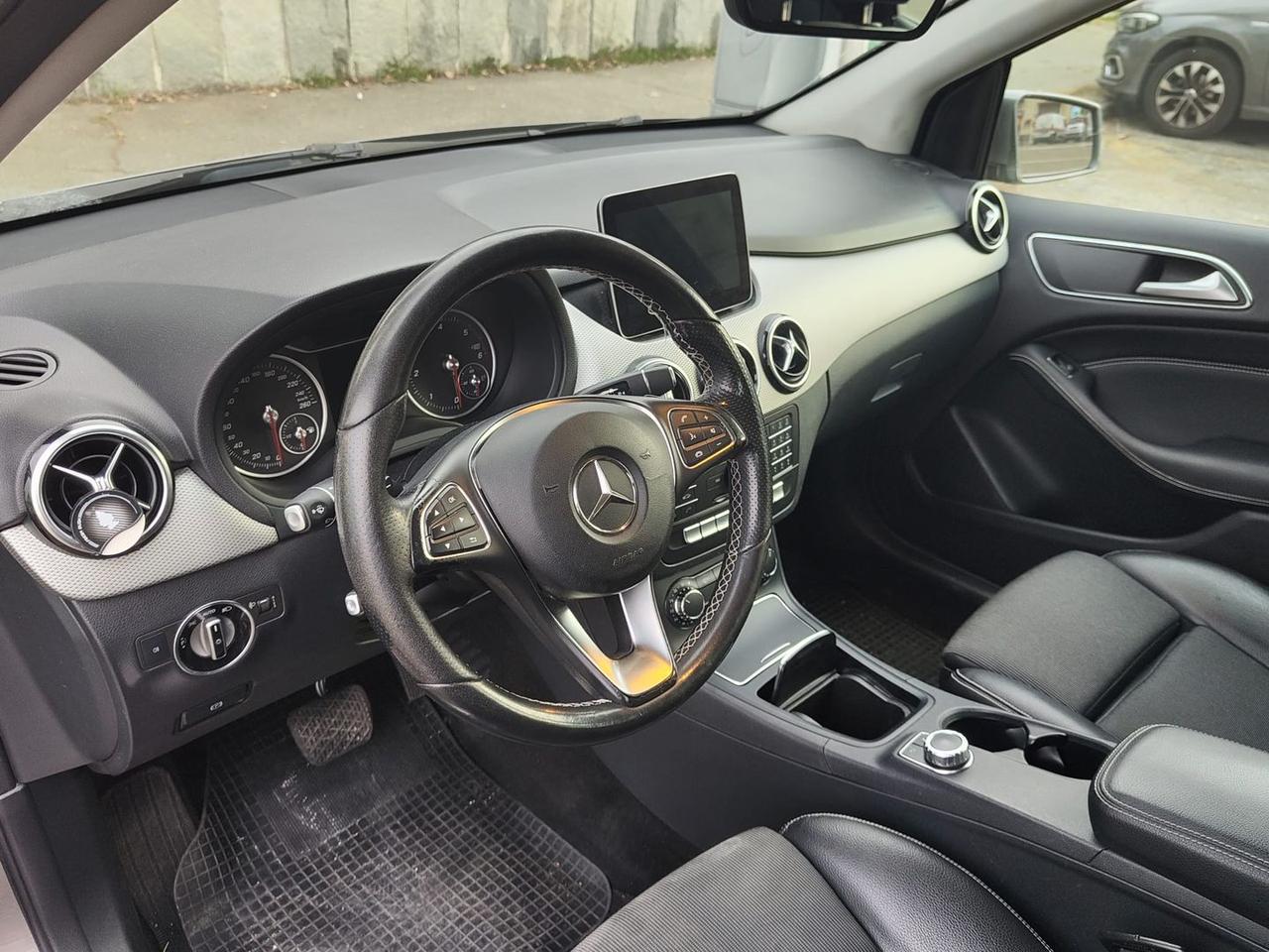 Mercedes-Benz B 180 Premium #8628