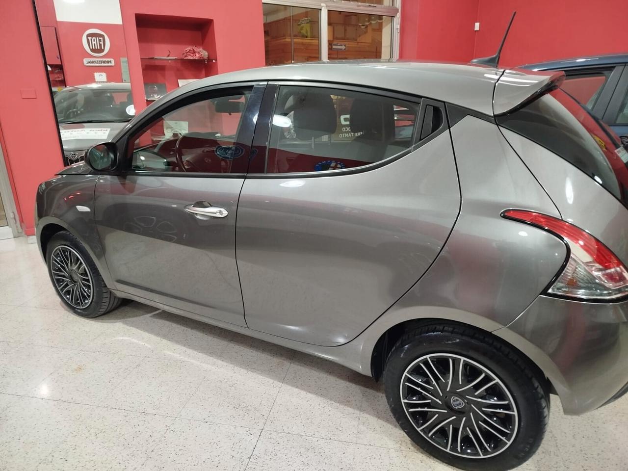 Lancia Ypsilon 1.0 FireFly 5 porte S&S Hybrid Gold