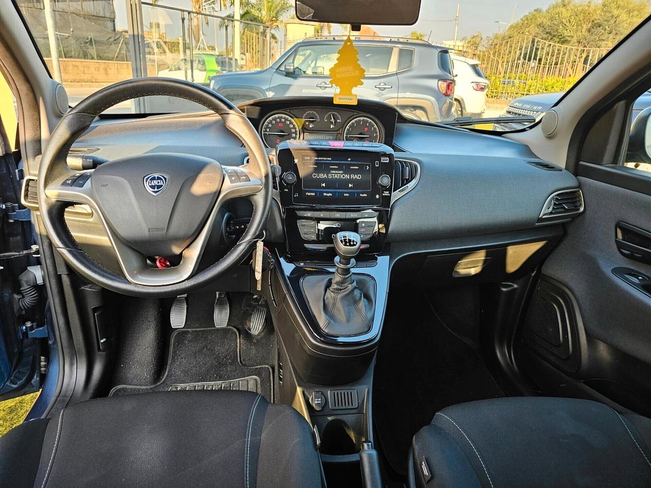 Lancia Ypsilon 1.0 FireFly 5 porte S&S Hybrid Platino