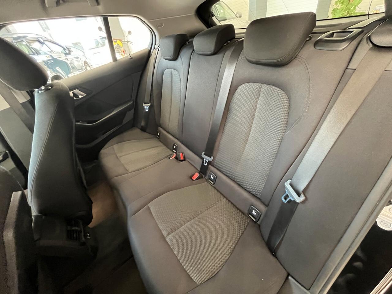 Bmw 116 116d 5p. Business Advantage