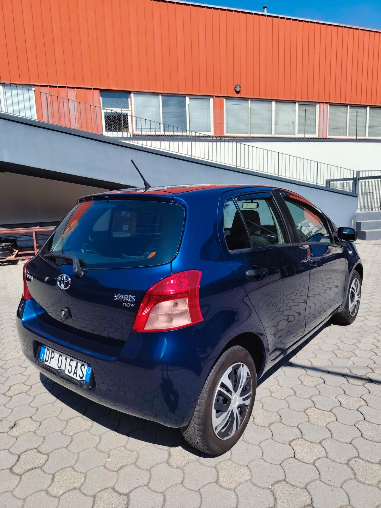 Toyota Yaris Now 1.0 benzina