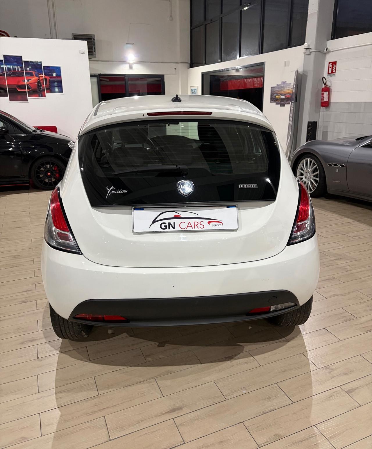 Lancia Ypsilon 1.0 Firefly hybrid