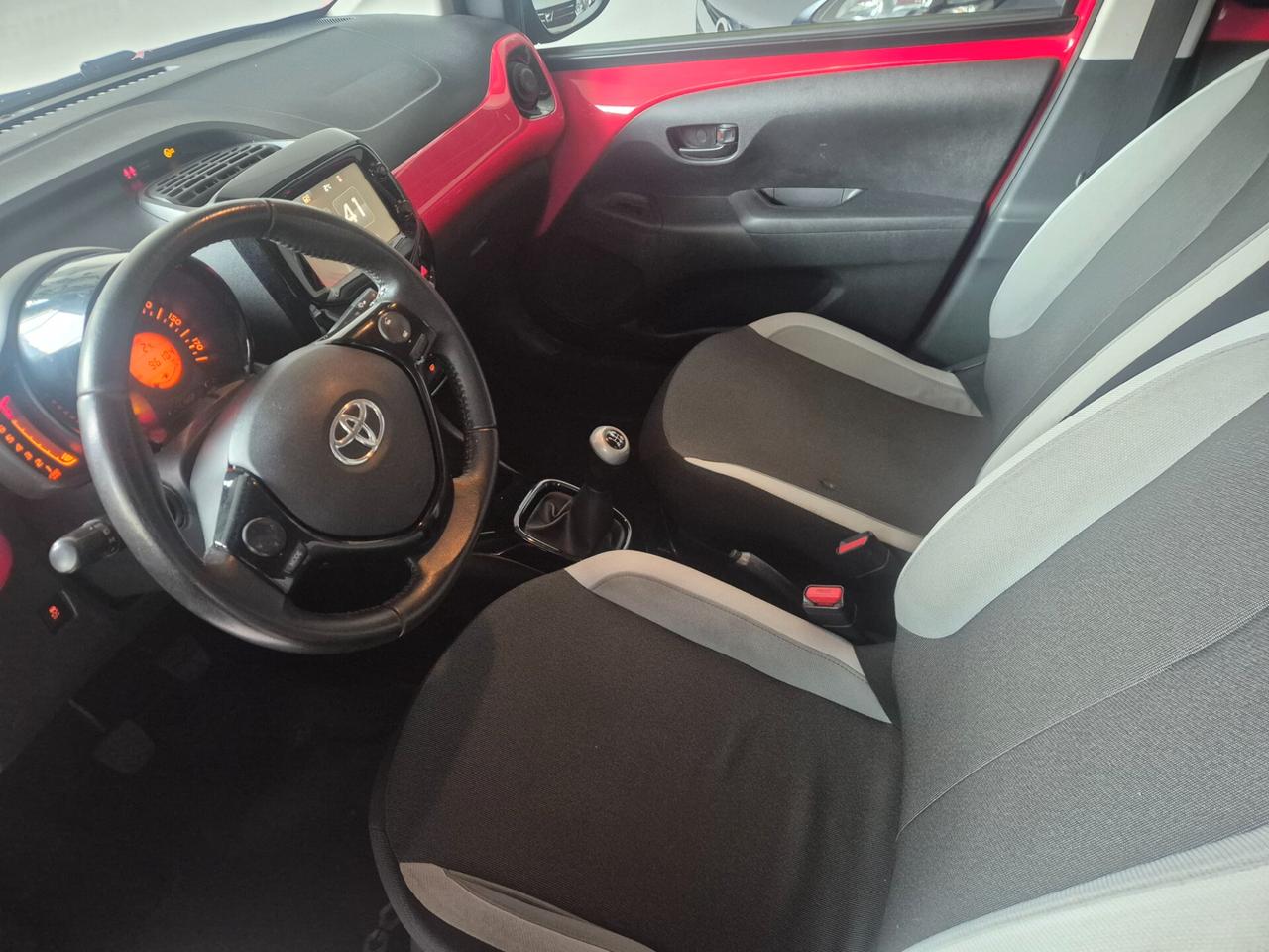 Toyota Aygo 1.0 VVT-i 69 CV 5 porte x-play