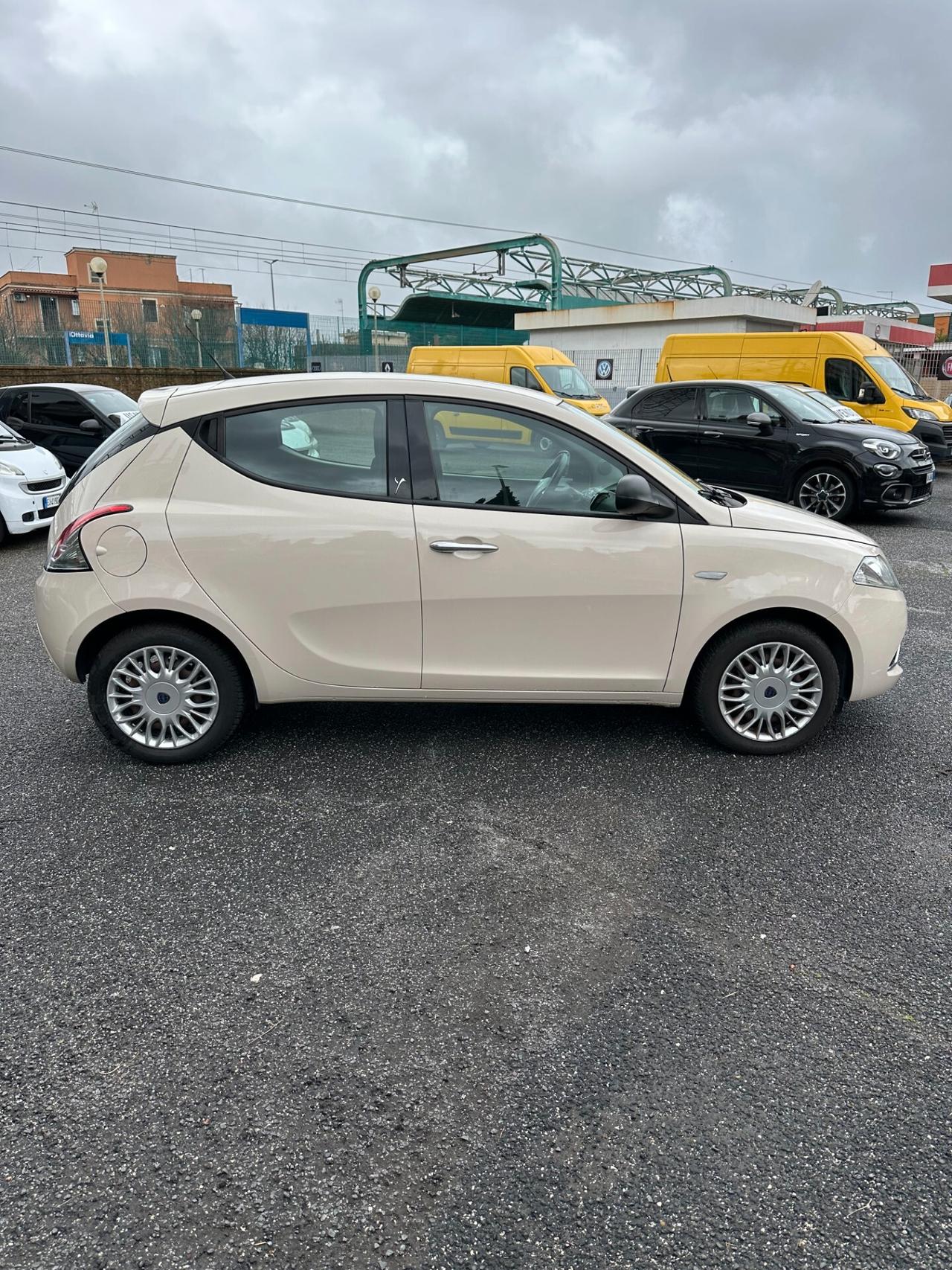 Lancia Ypsilon 70.000KM NEOPATENTATI