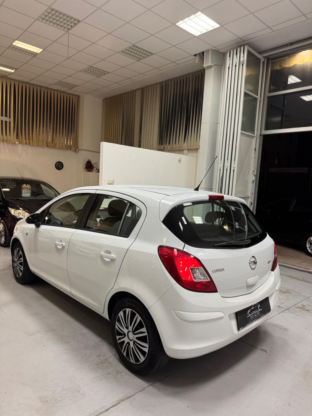 Opel Corsa 1.2 5 porte Sport