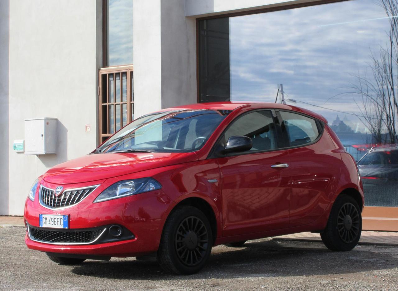 Lancia Ypsilon 1.0 firefly hybrid Silver s&s 70cv