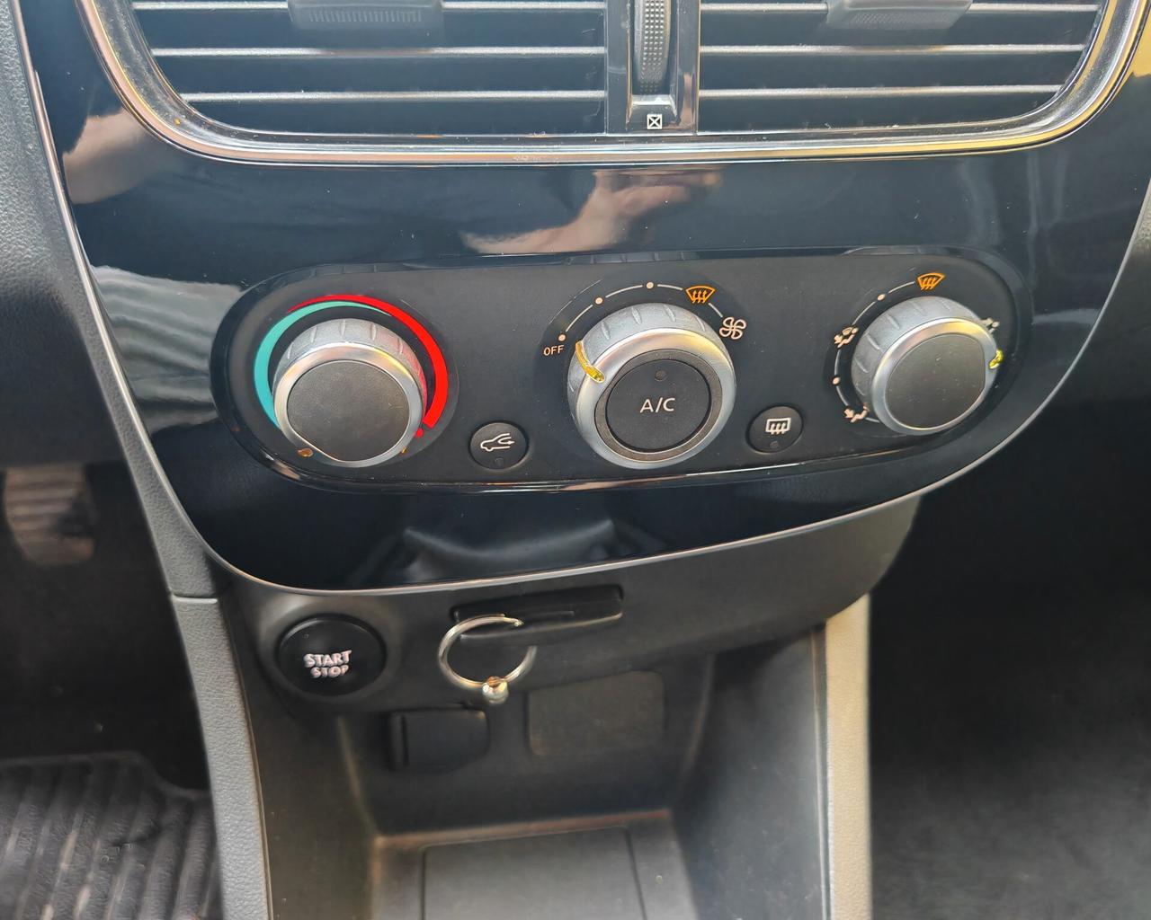 Renault Clio 1.2 75CV 5 porte Incidentata/Sinistrata