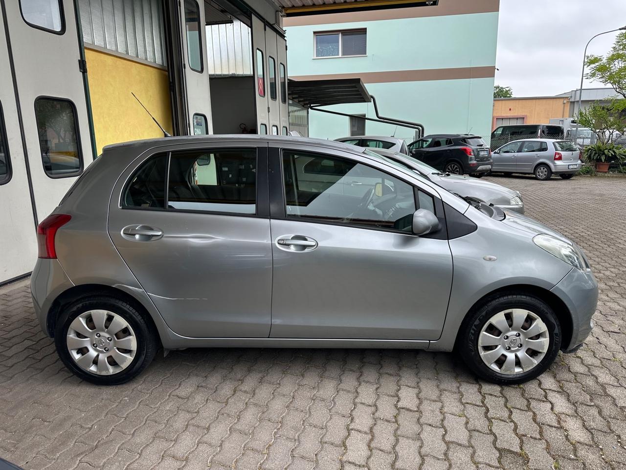 Toyota Yaris 1.0 5 porte