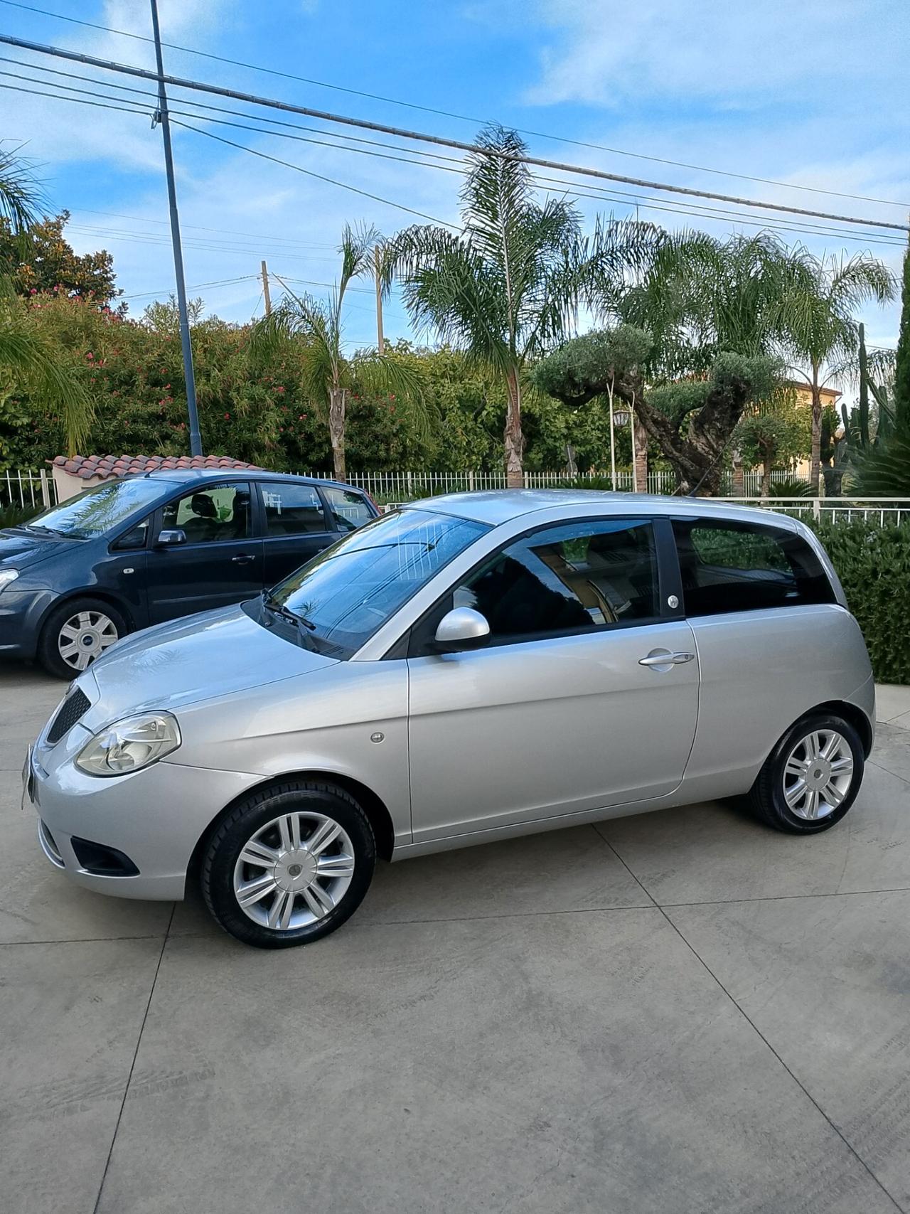 Lancia Ypsilon 1.4 Argento Ecochic GPL
