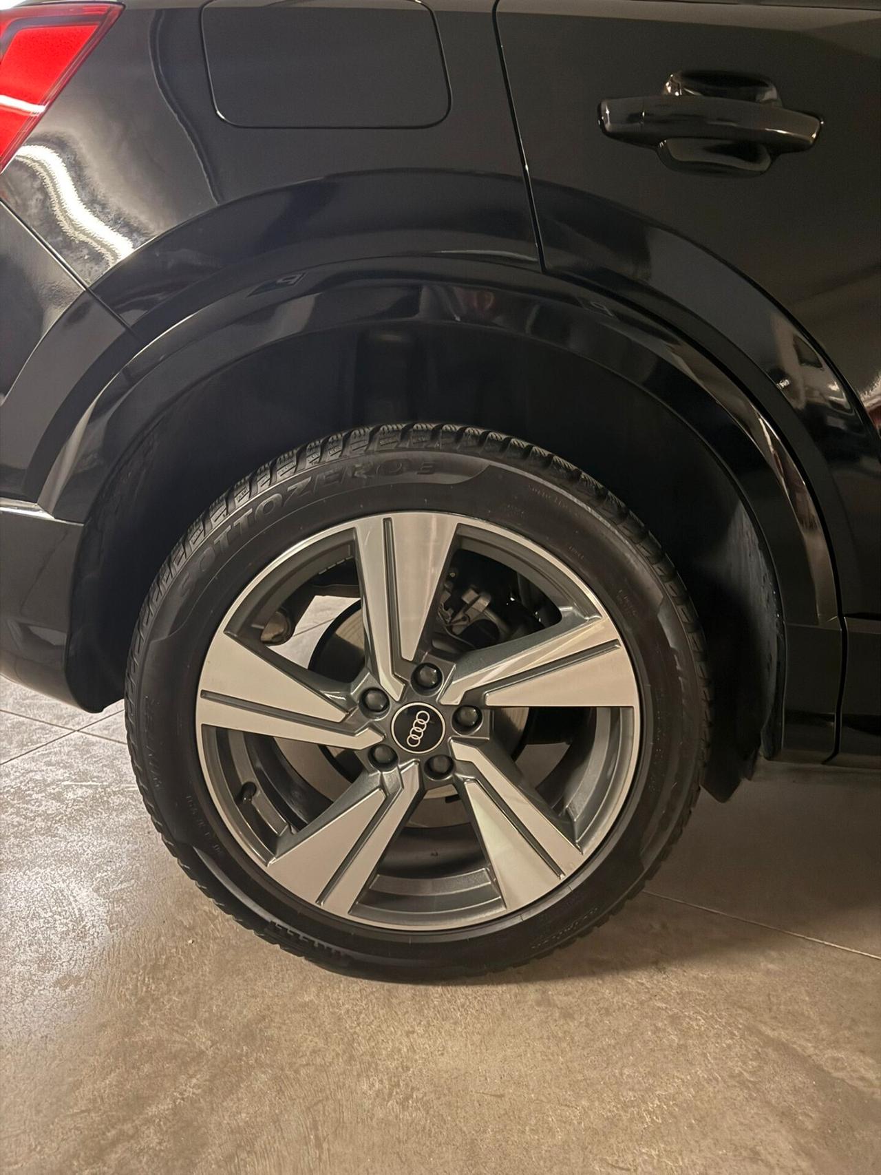 Audi Q2 35 TFSI Identity Black