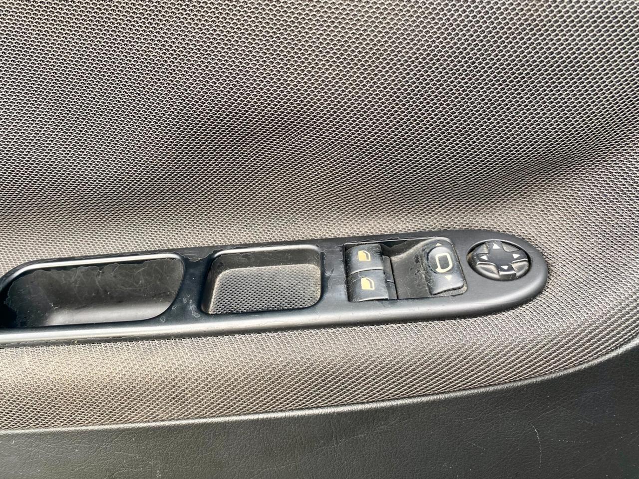 Peugeot 207 1.6 VTi 120CV CC Féline