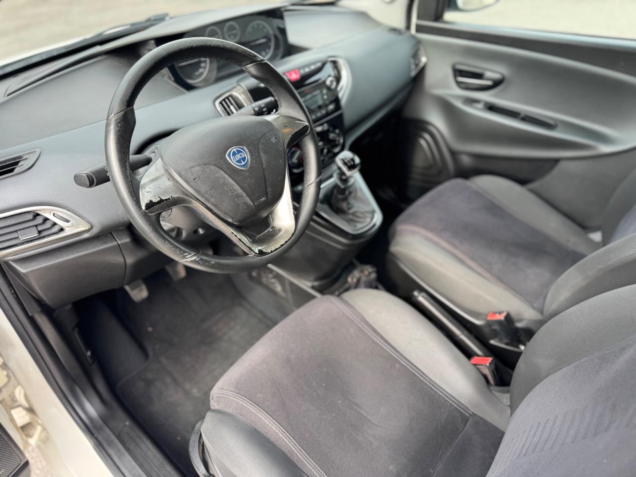 Ypsilon 1.2 69 CV 5 porte GPL Ecochic Silver