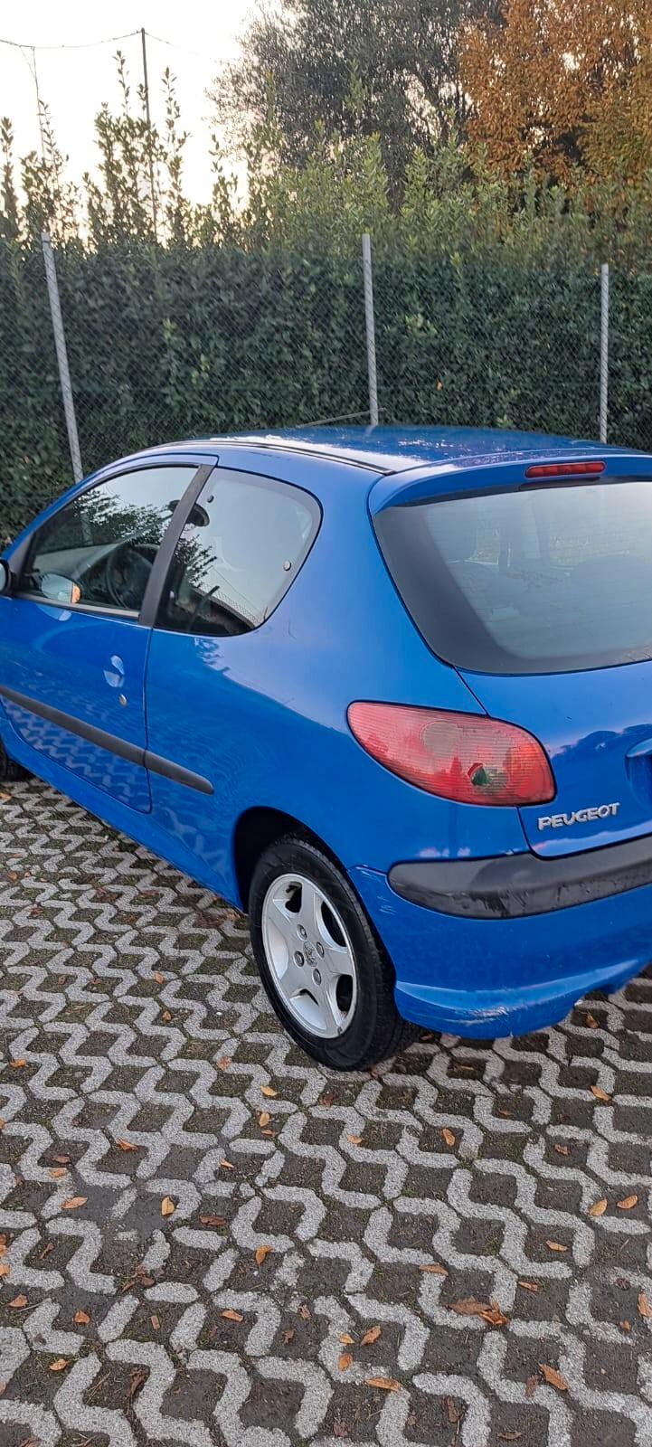 Peugeot 206 1.1 3p. XT