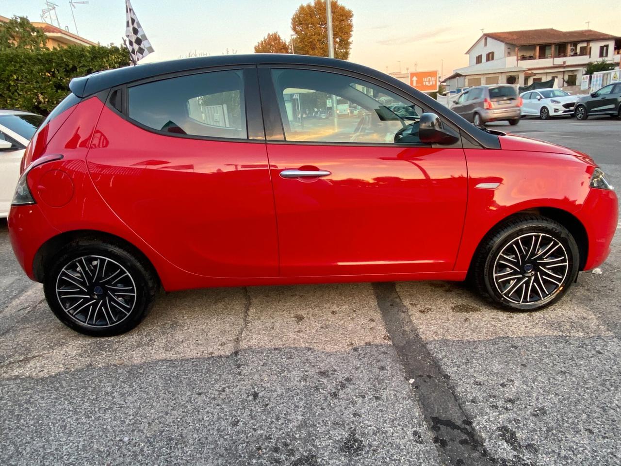 LANCIA Ypsilon B-Color 1.0 hybrid GOLD RadioAPP