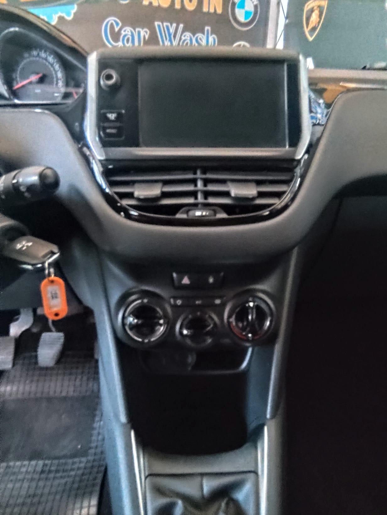 Peugeot 208 1.4 HDi 68 CV 5 porte Allure