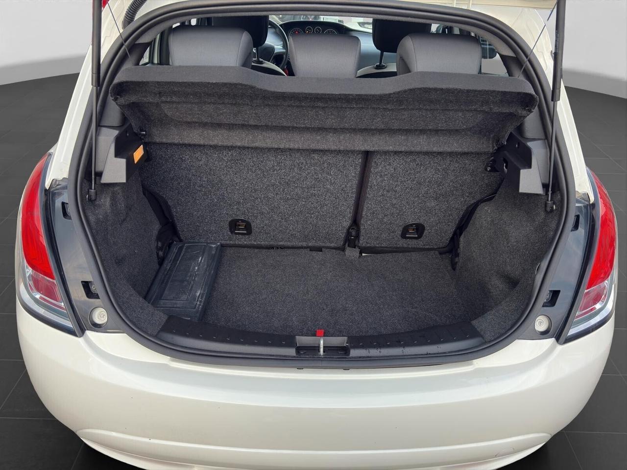 Lancia Ypsilon 1.2 69cv Elefantino Bianco