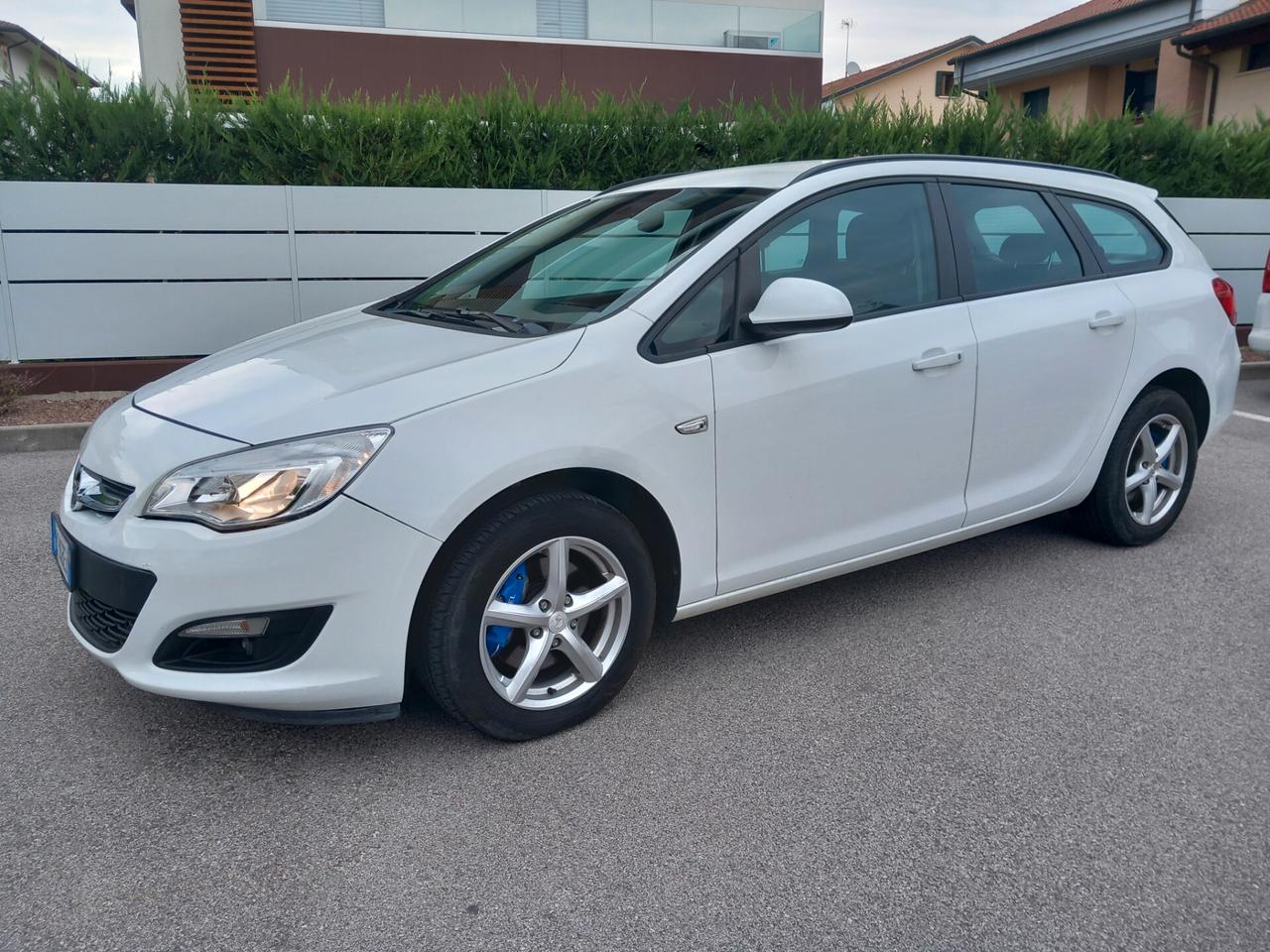 Opel Astra 1.6 Cdti sw 110 cv Business tua a € 185 mese