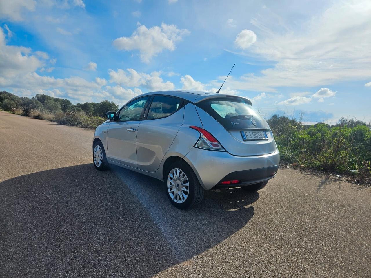 Lancia Ypsilon 1.2 69 CV 5 porte S&S Silver