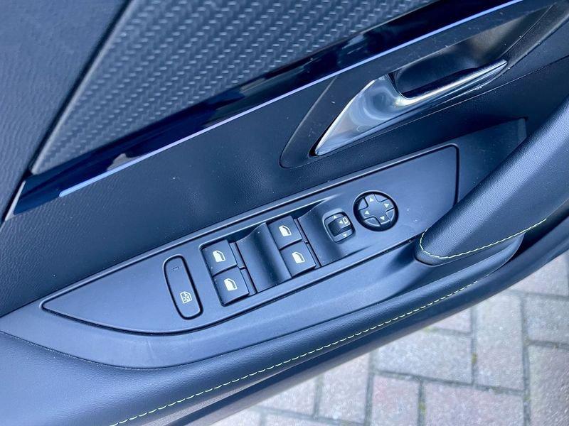 Peugeot 208 1.2 hybrid GT 145cv e-dcs 6 - AZIENDALE
