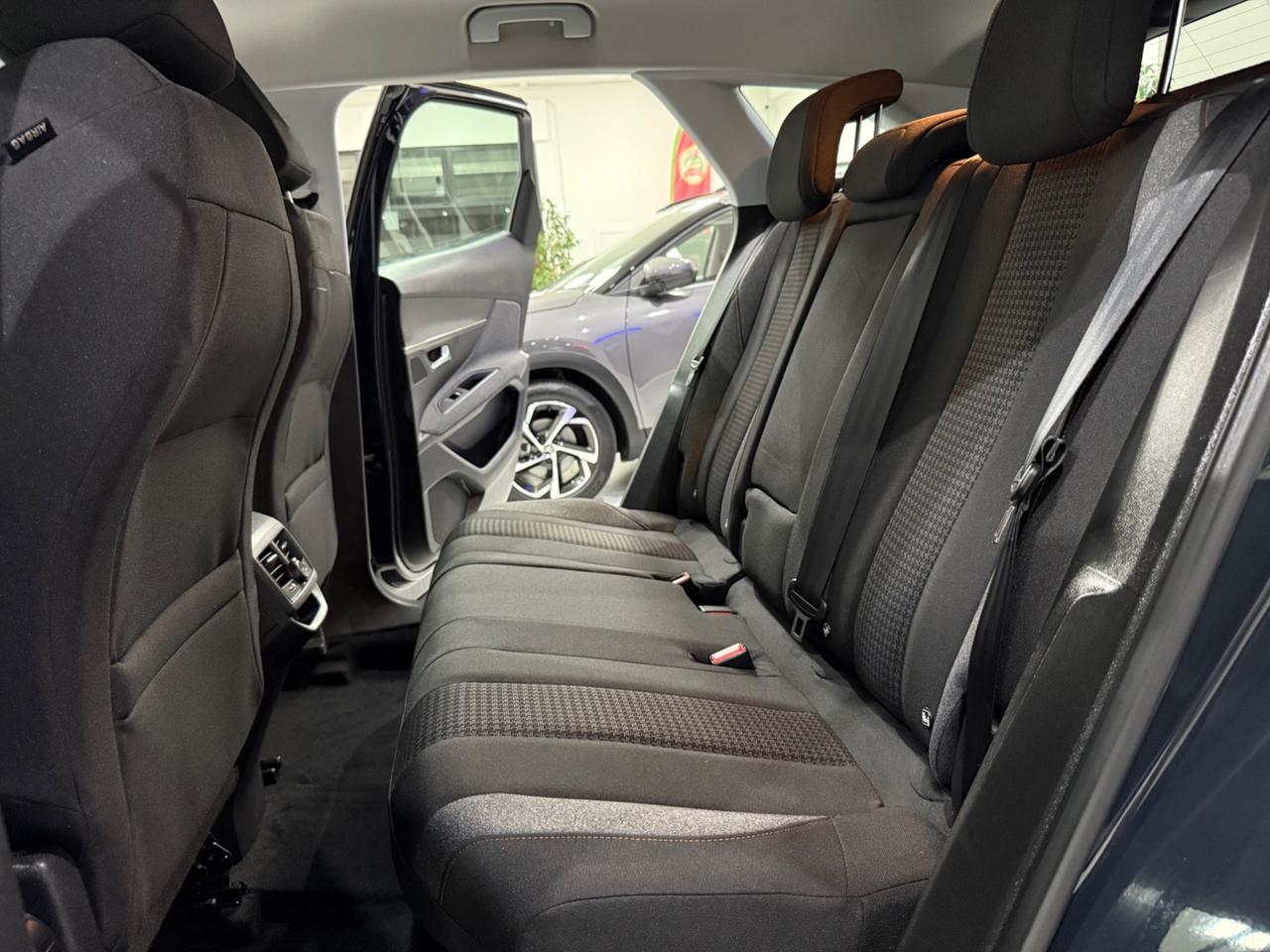 Peugeot 3008 BlueHDi 130 S&S EAT8 Business