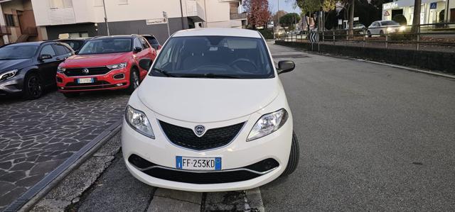 LANCIA Ypsilon 1.2 69 CV 5 porte GPL Ecochic Silver