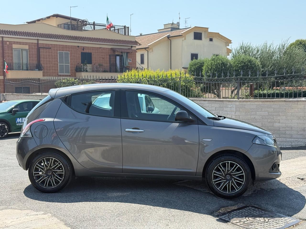 Lancia Ypsilon 1.0 FireFly 5 porte Hybrid Ecochic Silver