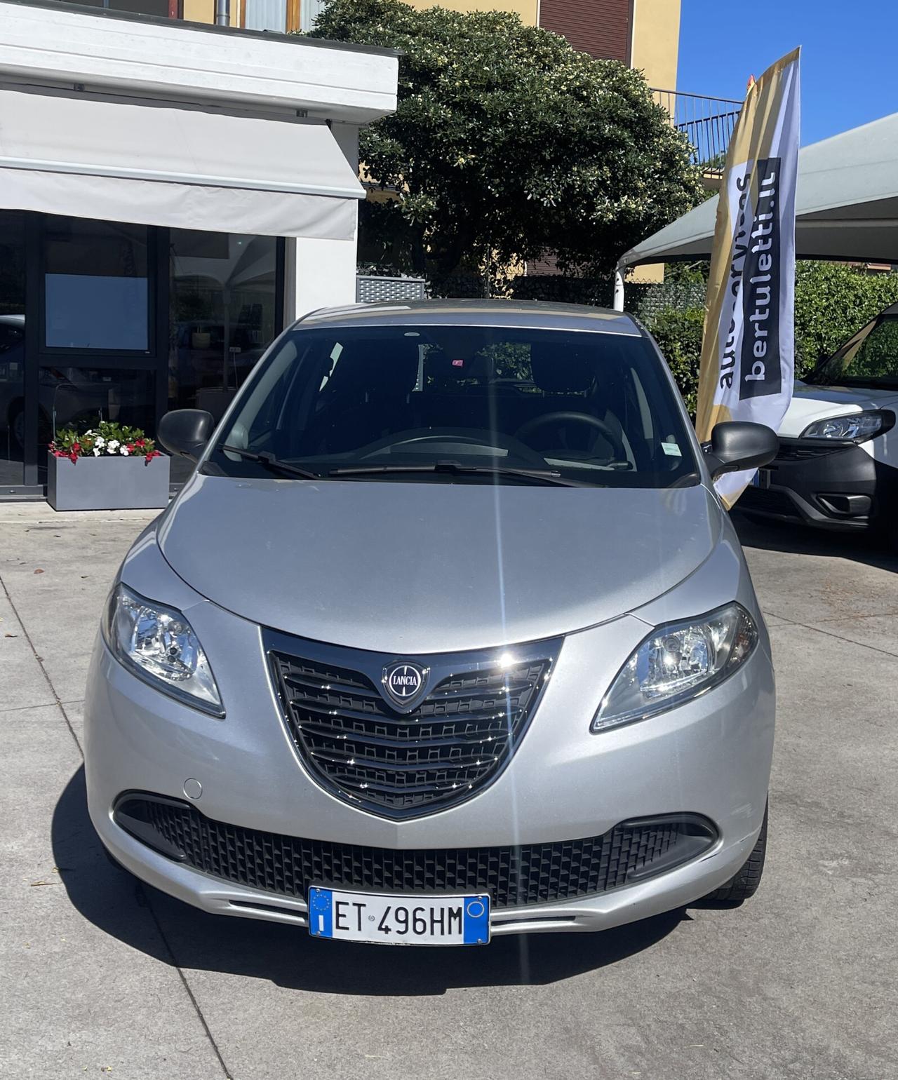 Lancia Ypsilon 1.2 69 CV Silver - neopatentati