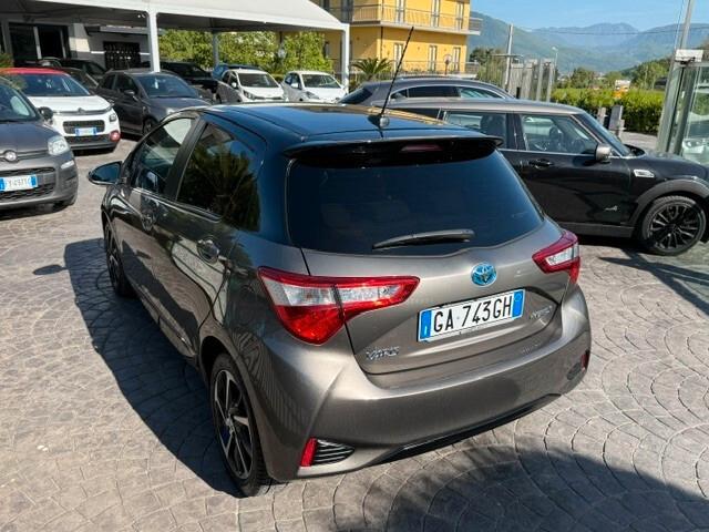 Toyota Yaris 1.5 Hybrid 5 porte Lounge Red/Bronze