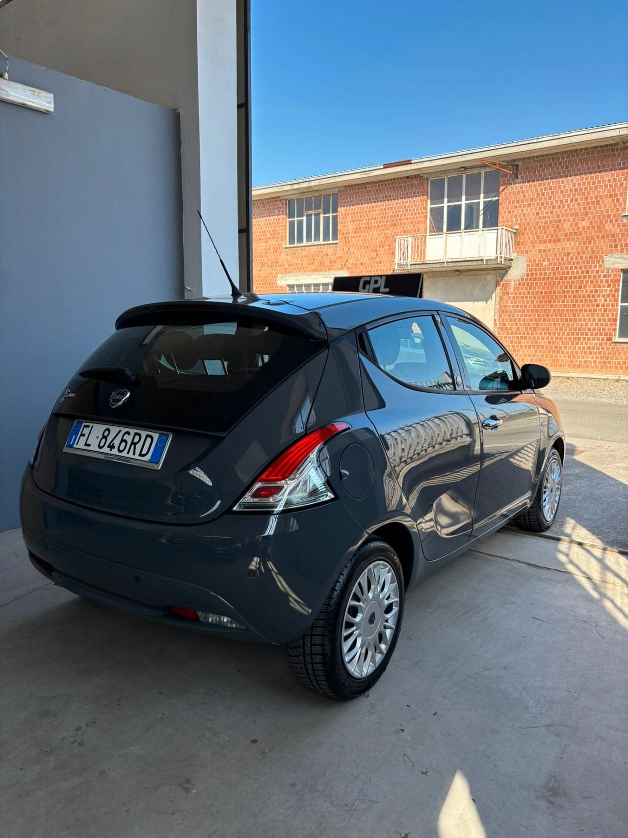 Lancia Ypsilon 1.2 69 CV 5 porte GPL Ecochic Silver