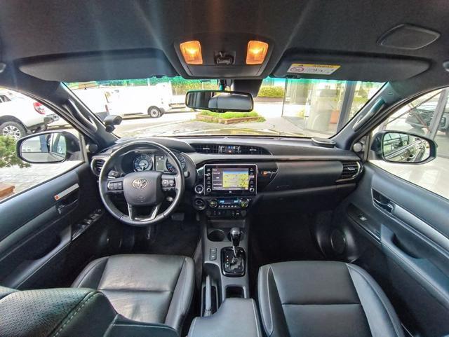 TOYOTA Hilux 2.8 D A/T 4WD 4 porte Double Cab Invincible
