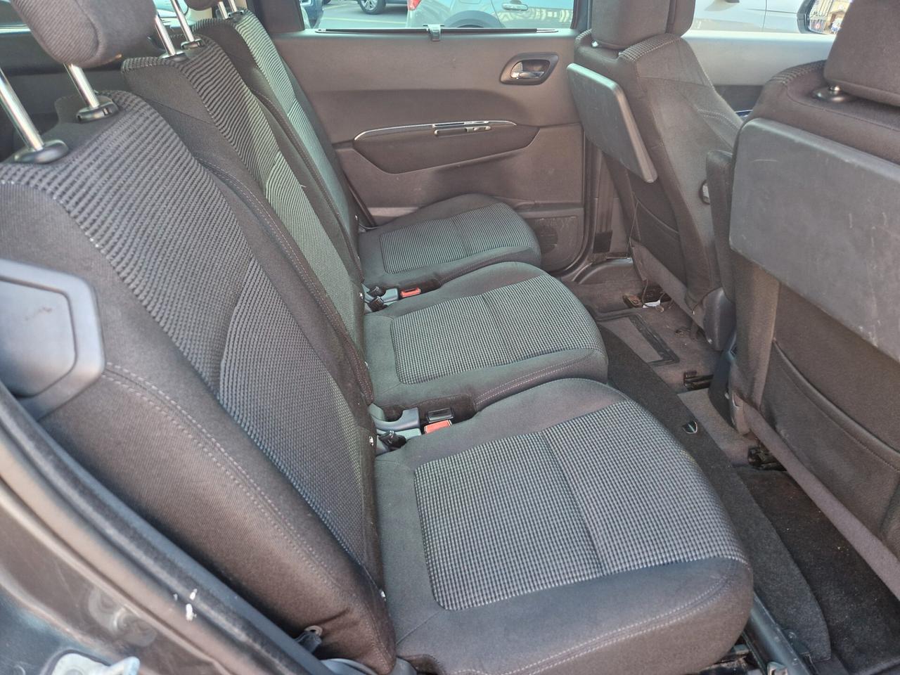 Peugeot 5008 1.6 HDi 110CV cambio robotizzato Tecno