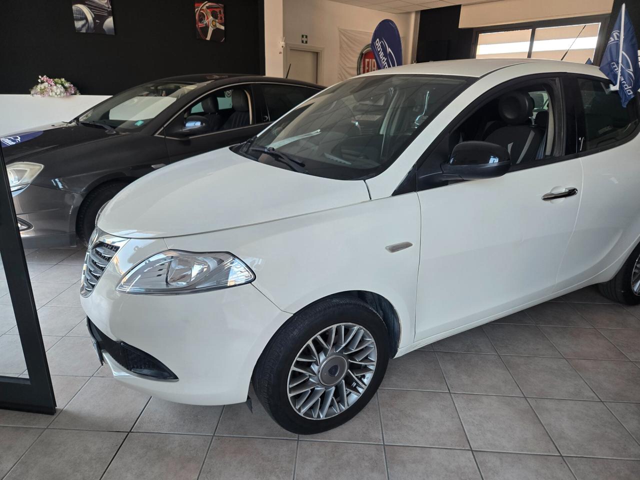 Lancia Ypsilon 1.2 69 CV 5 porte S&S Gold