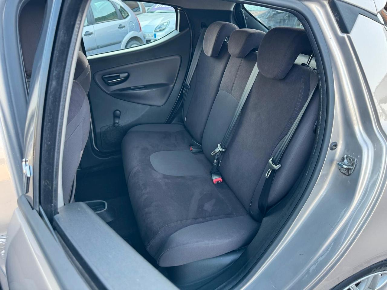 Lancia Ypsilon 1.2 BENZ 69CV GOLD 2013