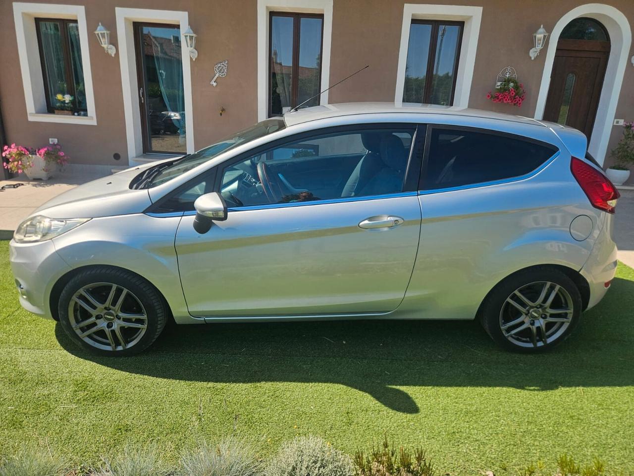 Ford Fiesta 1.4 TDCi 68CV 3 porte Titanium
