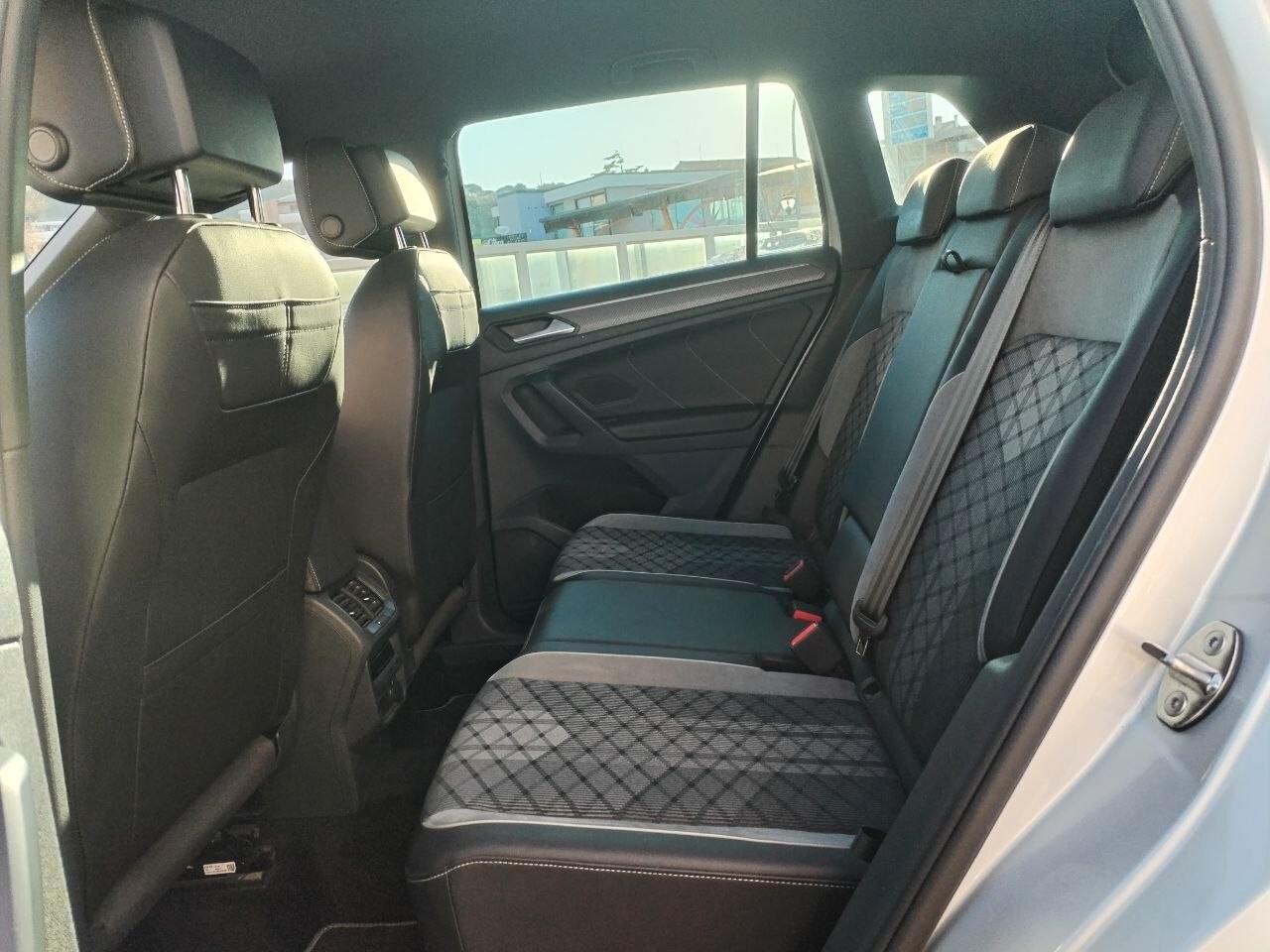 Volkswagen Tiguan 2.0 TDI 150 CV SCR DSG R-Line