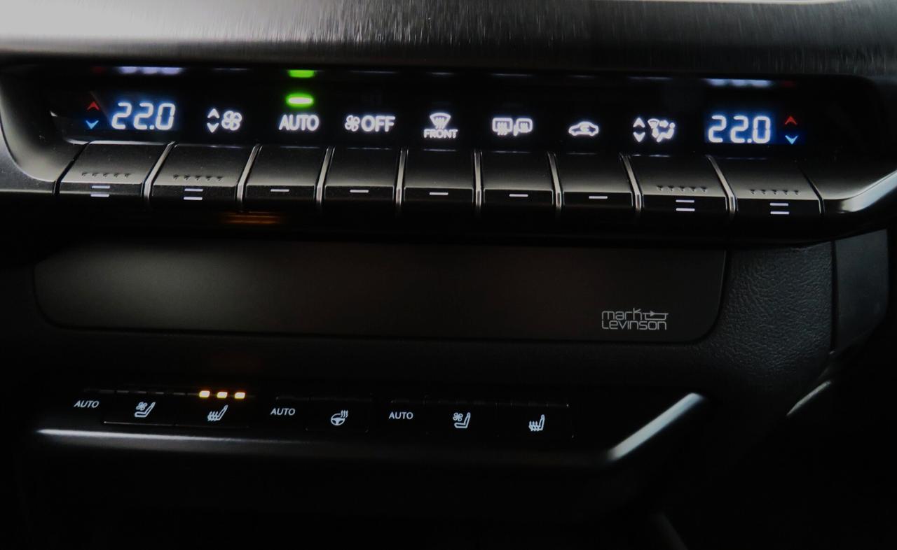 Lexus UX Full Electric Premium Fleet | iva 22% inclusa