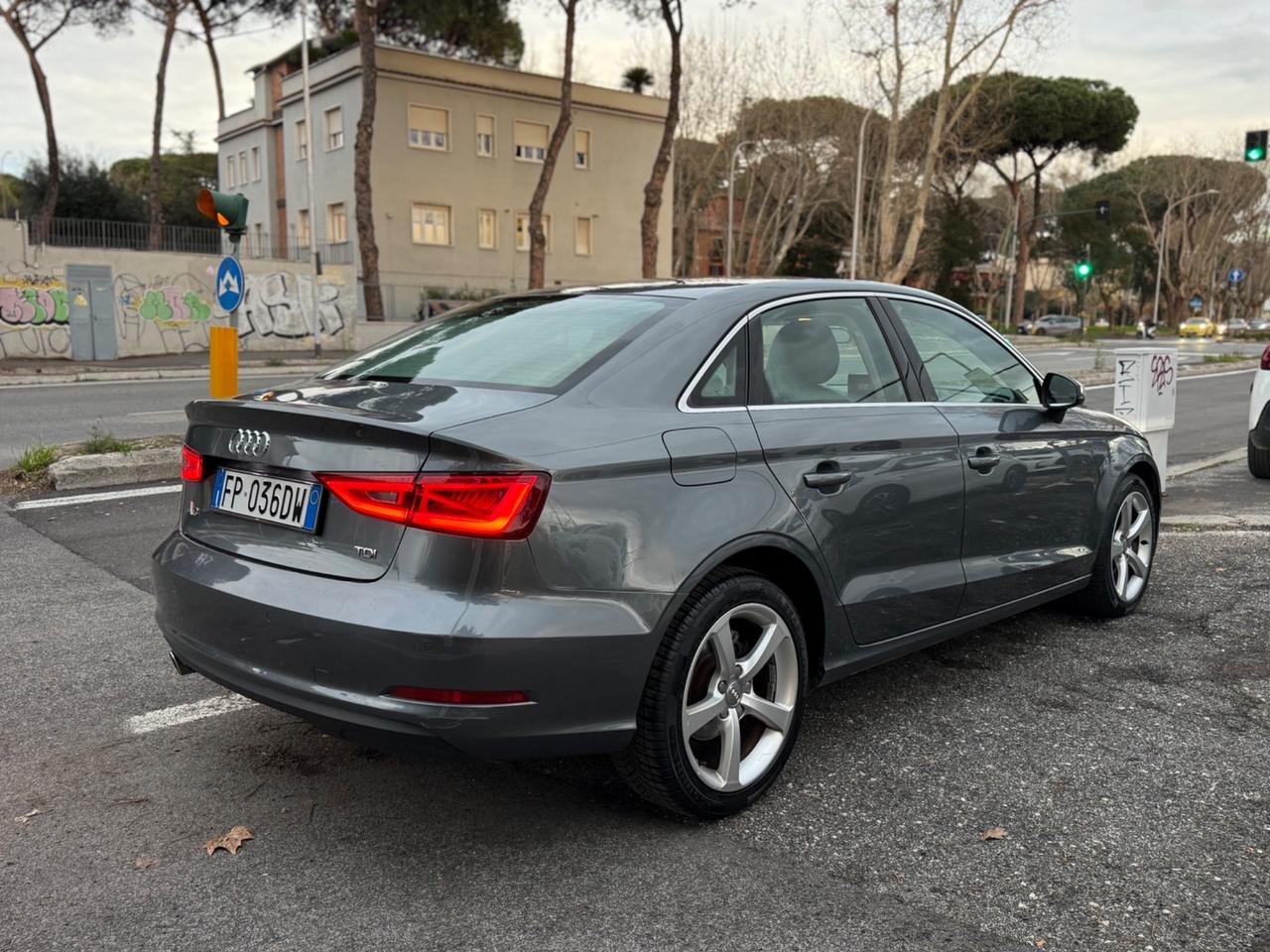 Audi A3 Sedan 1.6 TDI clean diesel Ambition