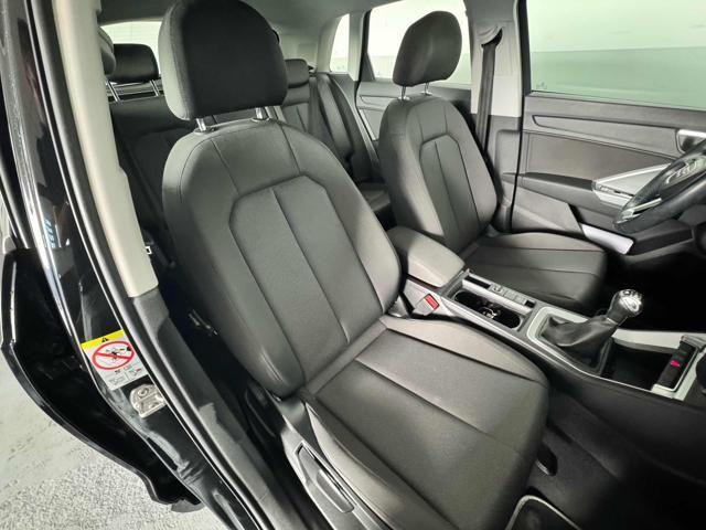 AUDI Q3 35 TFSI Business Advanced