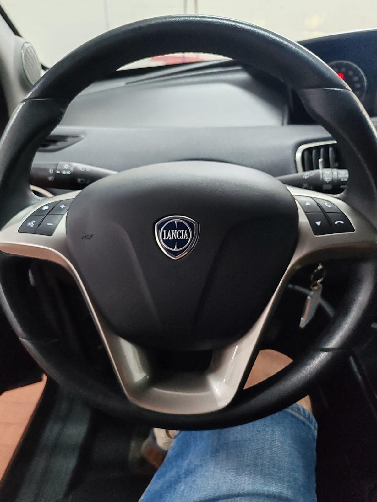Lancia Ypsilon 1.0 firefly hybrid Gold s&s 70cv 5p.ti