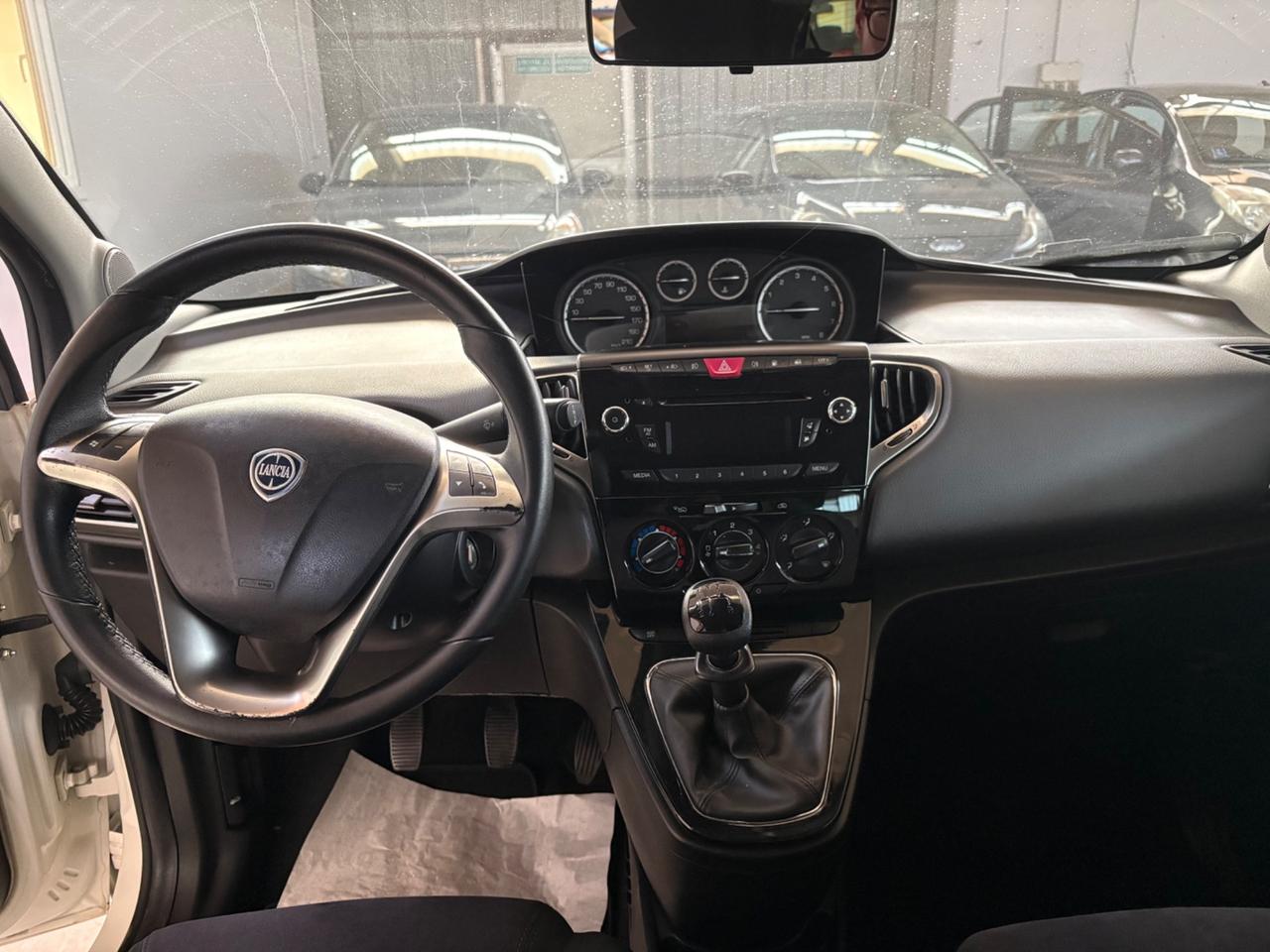 Lancia Ypsilon 0.9 TwinAir 85 CV 5 porte Metano Ecochic Silver