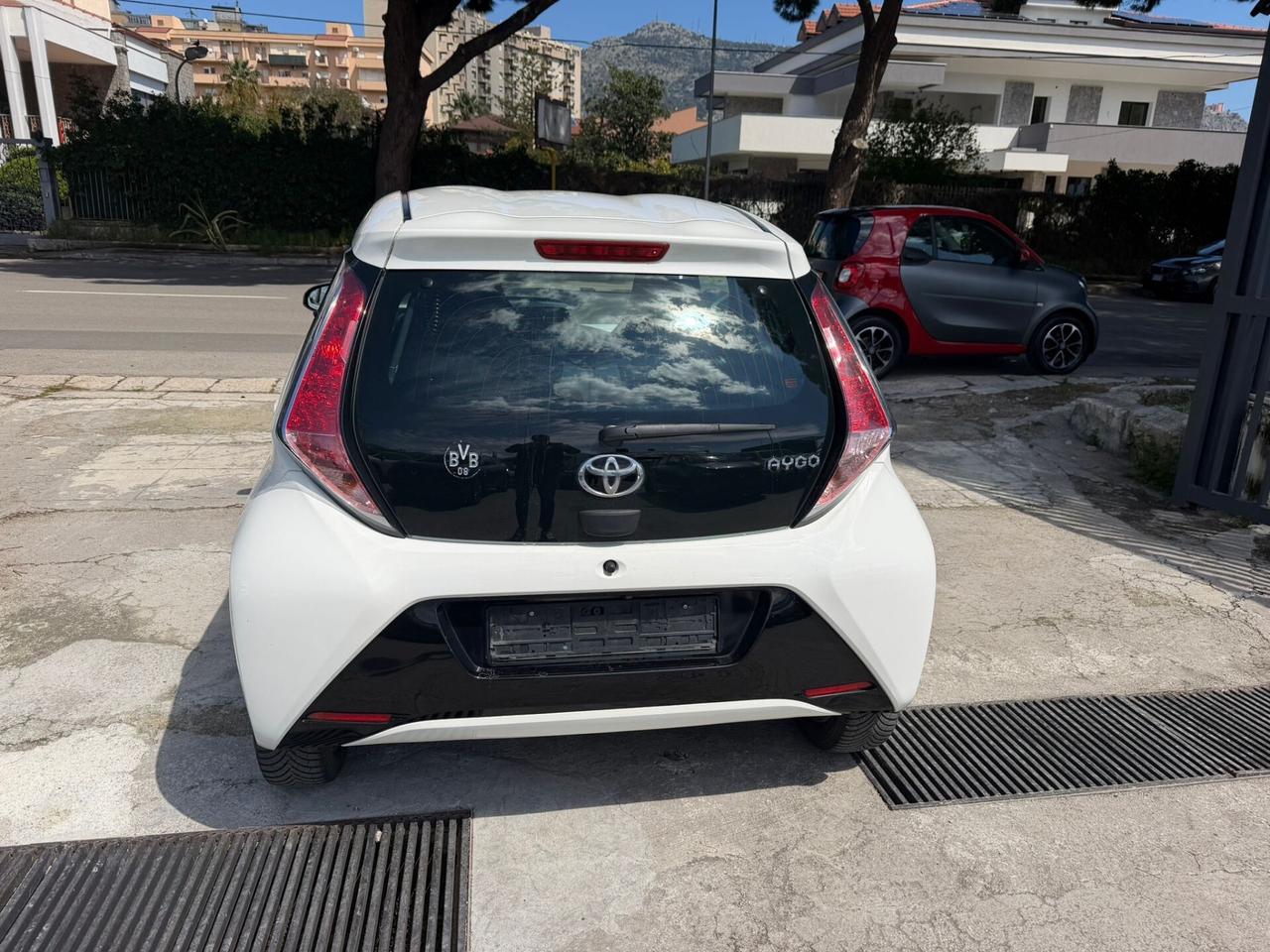 Toyota Aygo 1.0 VVT-i 69 CV 5 porte x-clusiv