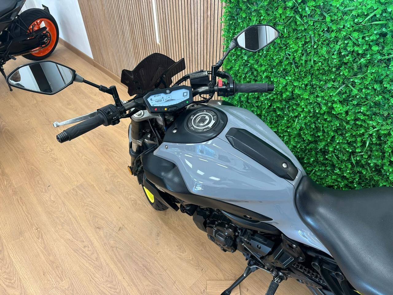 YAMAHA MT07 MT 07 MT-07 NIGHT FLUO - DA 69€ AL MESE
