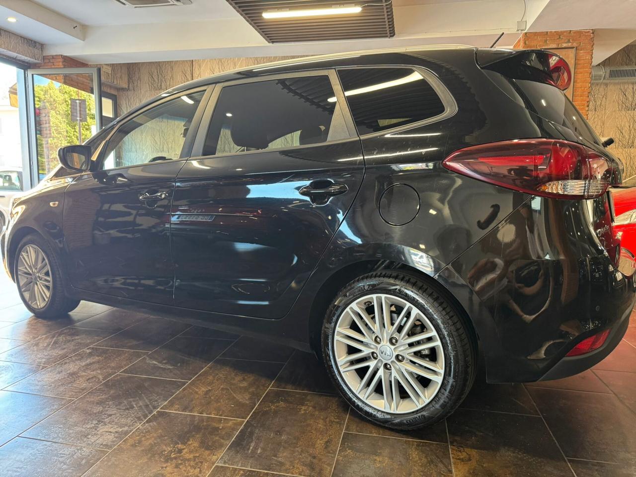 Kia Carens 1.7 CRDi 141 CV DCT Platinum